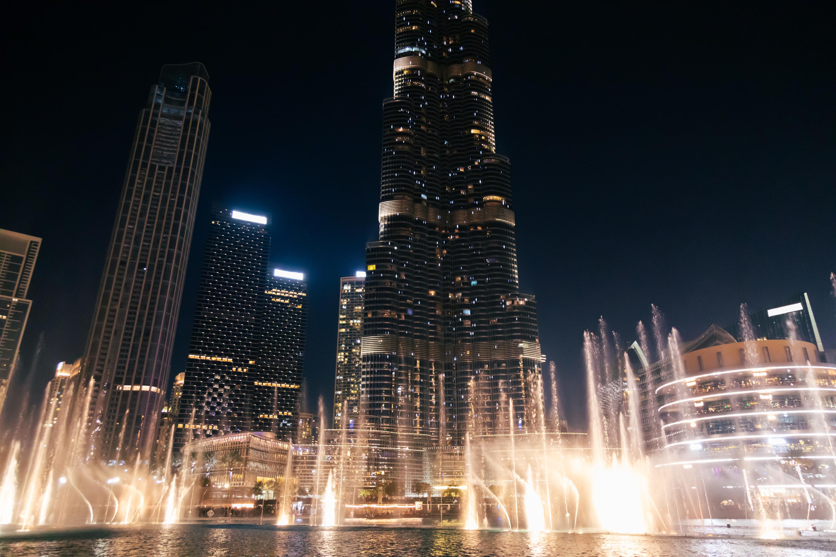 the-dubai-fountain-at-night